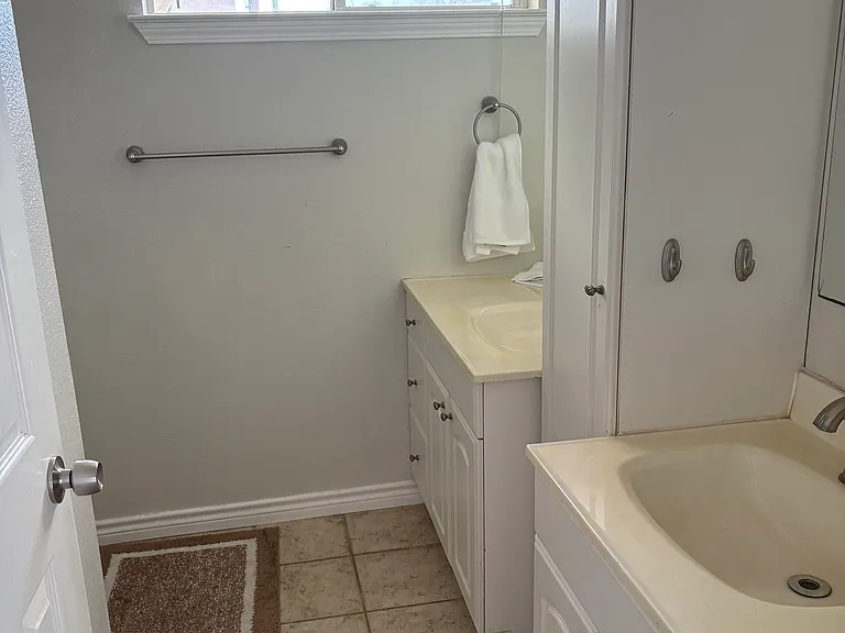 823 Hawthorne Rd — Photo 13