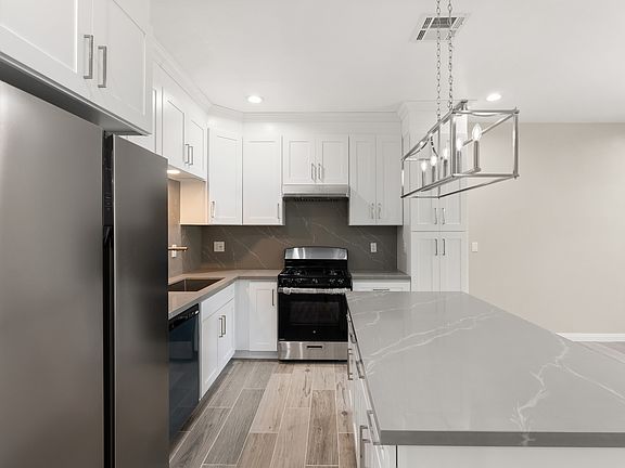 4th image of 10508 Mattock Ave #A