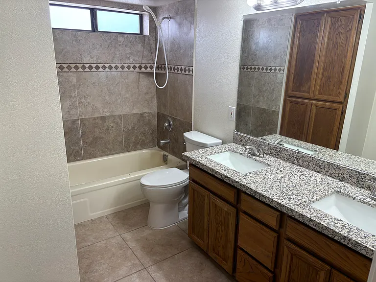 819 E Redondo Dr — Photo 16