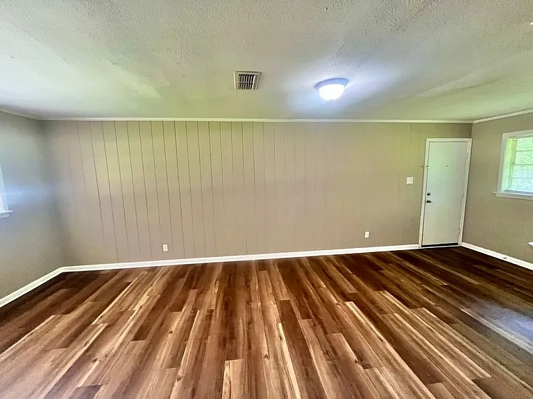 117 E Hoyt Dr — Photo 6