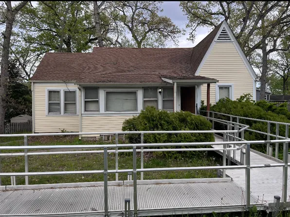 2816 Magellan Dr, McHenry, IL 60051