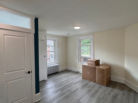 4th image of 208 Bridge St #2B