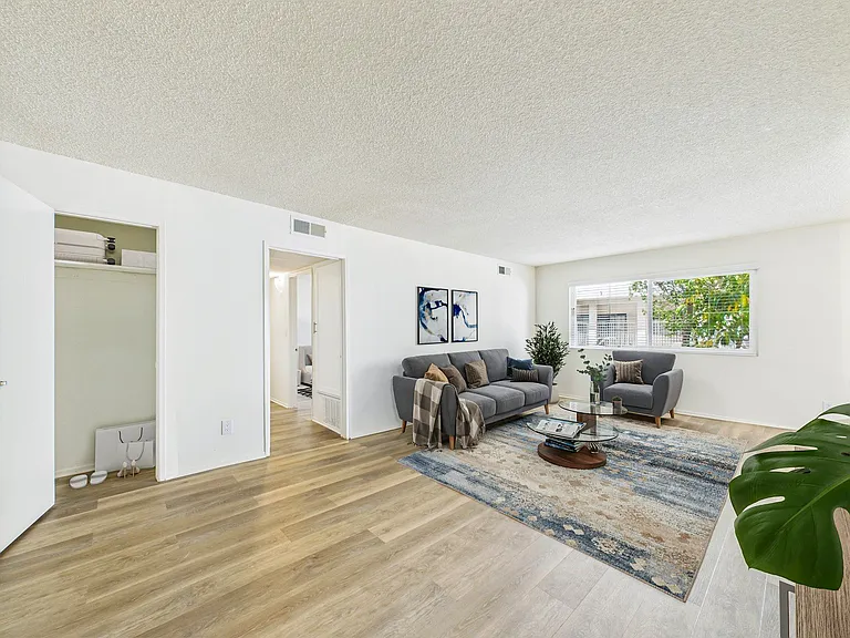 13157 Riverside Dr — Photo 70