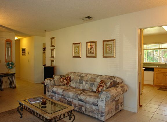 5th image of 653 Albanese Cir