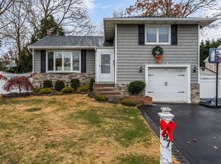 97 N Maple St, Massapequa, NY 11758