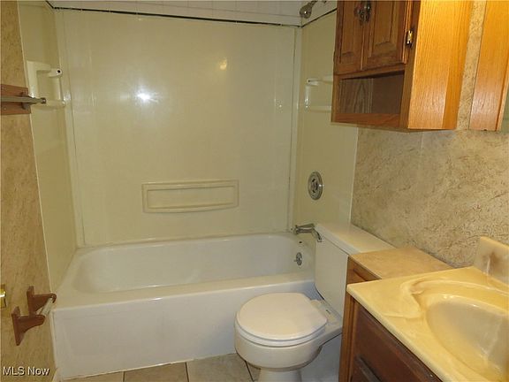 4th image of 1651 Mentor Ave APT 104