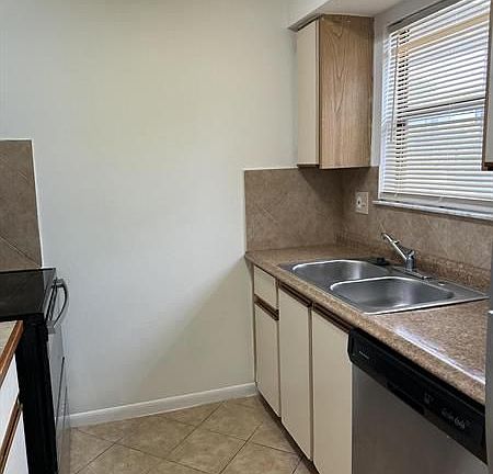 5th image of 4703 Pier Dr #4703