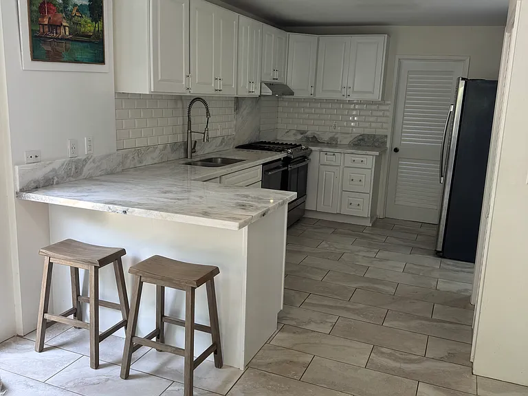 927 Hahaione St — Photo 13
