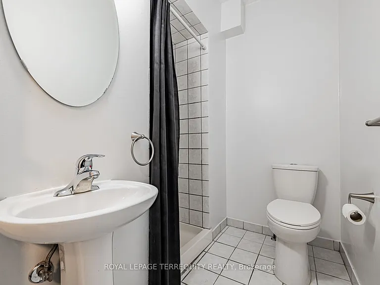 171 Christie St #TOP FLOOR — Photo 3