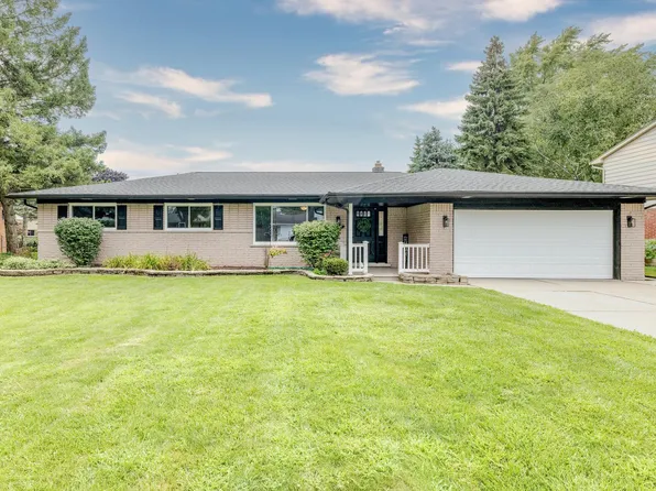 37751 Via Rosalie St, Clinton Township, MI 48036