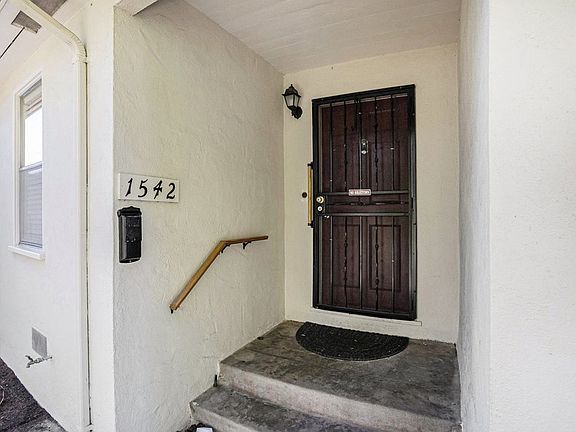 3rd image of 1542 Bay St #1542