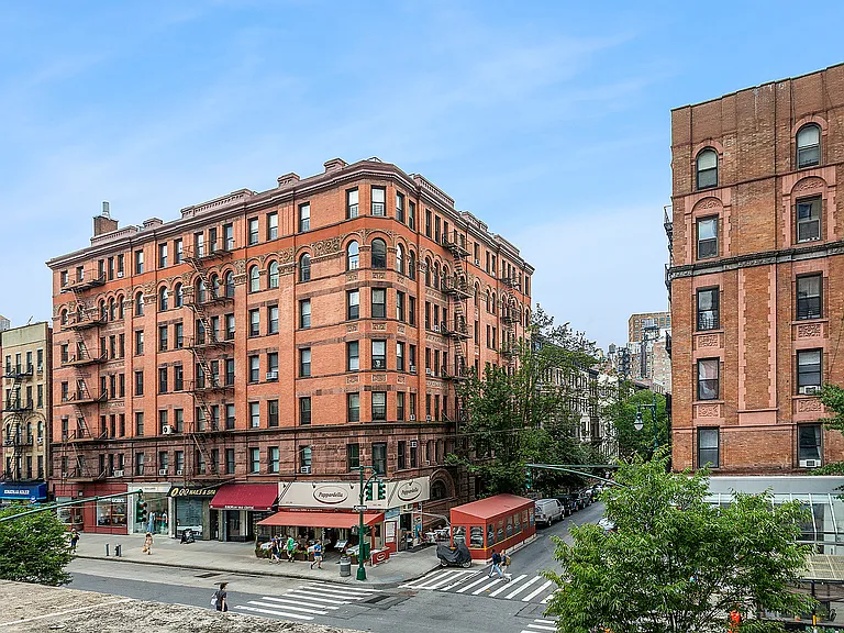 321 Columbus Ave #5A — Photo 2