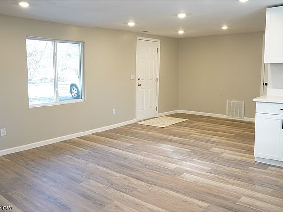 4th image of 5196 Farr Ave