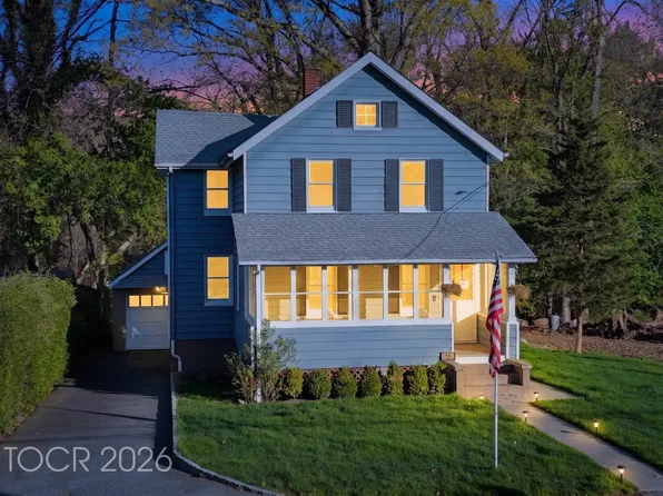 36 Hines Ave, Mahwah, NJ 07430