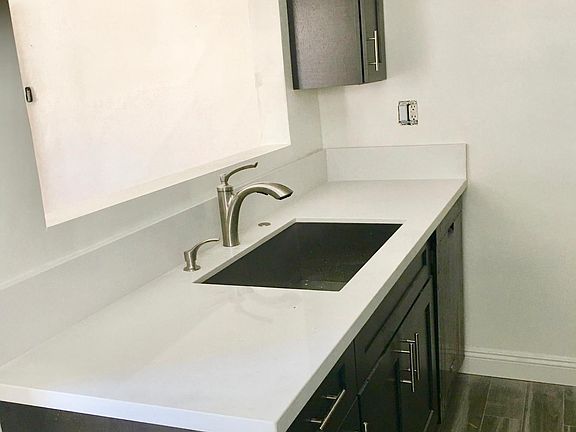 4th image of 430 N Stanley Ave