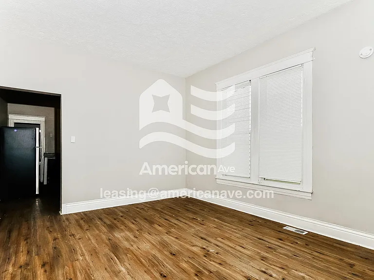 327556_005_wm_-_living_room_13040965.jpg