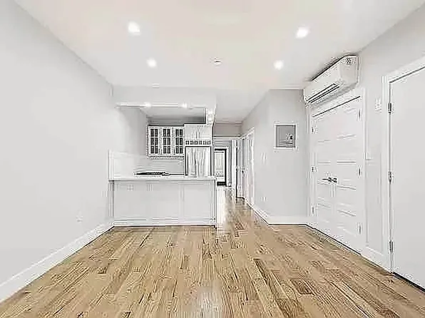 68 Somers Street image 1 of 15
