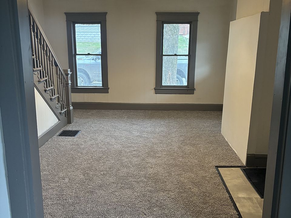 1st image of 219 N 6th St