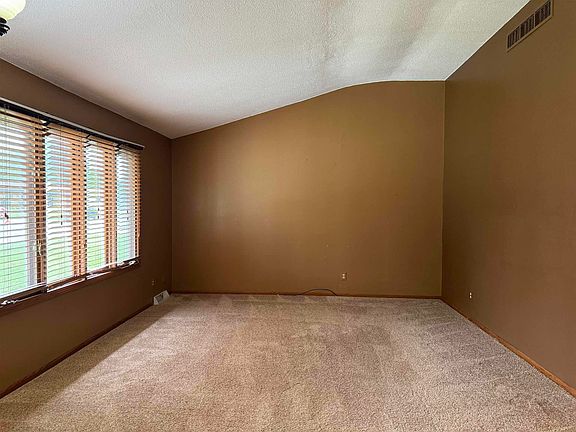 5th image of 511 Ridgeway St