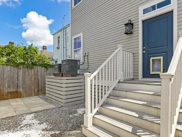 Fenced-in backyard. This backyard only belongs to the listed unit (1908 unit). The 1910 unit does not have access to the backyard.
