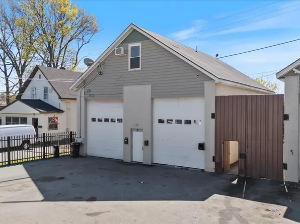 33 Garfield St, Lawrence, MA 01843