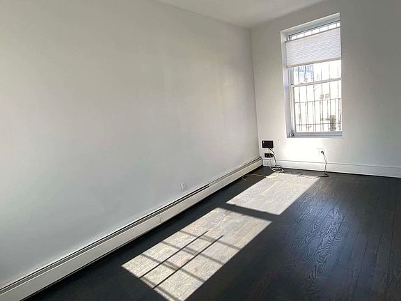 3rd image of 1930 Pacific St #3FF