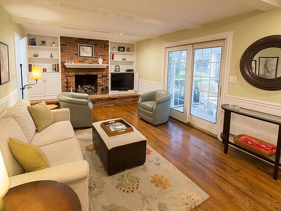 5th image of 604 Dwight Dr