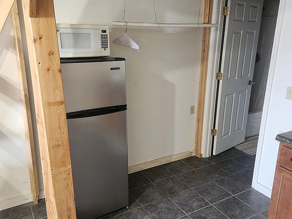 3rd image of 409 Meadow Dr #3