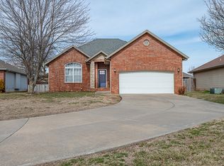 1037 S Red Cedar Ave, Springfield, MO 65802