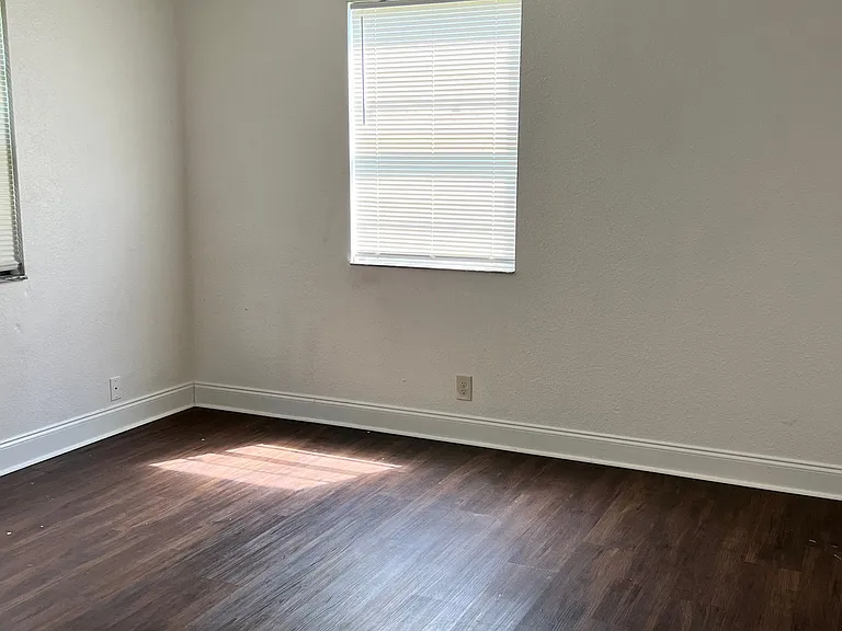 8412 N Elmer St — Photo 5