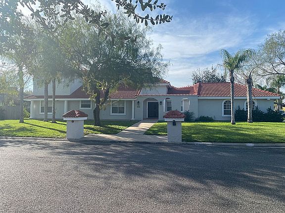 3rd image of 3201 Estates Dr