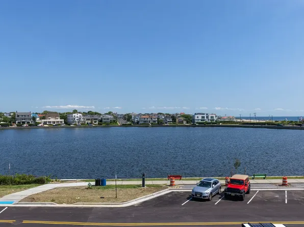 202 Deal Lake Dr #U-105, Asbury Park, NJ 07712