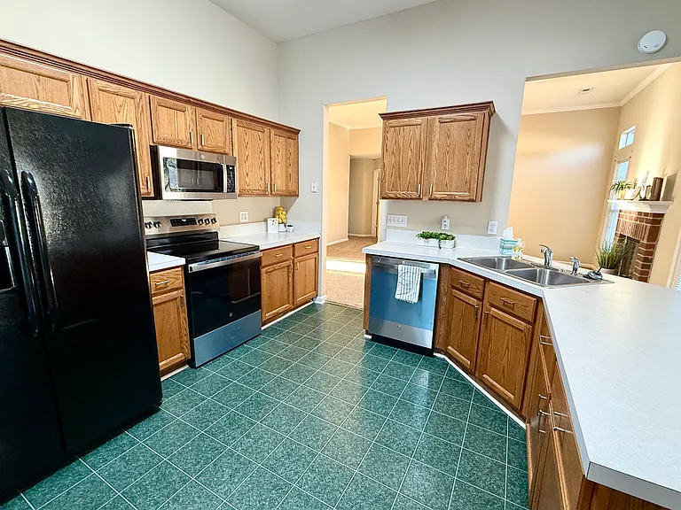 Kitchen w/new dishwasher, stove and microwave