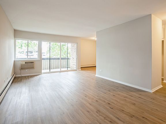 2nd image of 1813 Hemlock Pl APT 205
