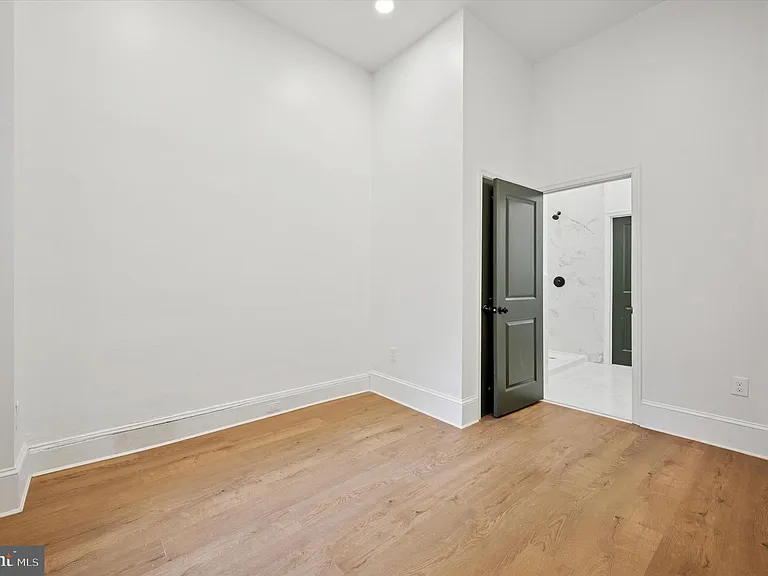 1637 W Girard Ave #1 — Photo 10