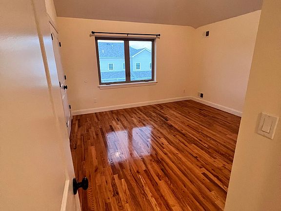 2nd image of 44 Waimer Pl #3