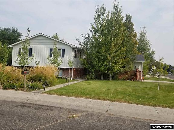 3rd image of 2917 Larkspur Ln