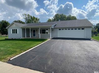1662 W North St, Galesburg, IL 61401