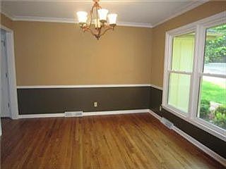 5th image of 504 NW Golfview Dr