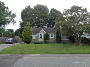 30 Parade Rd, Warwick, RI 02886