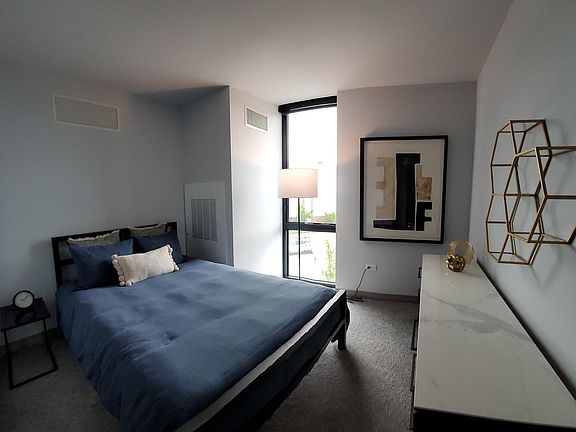4th image of 2151 N Elston Ave #746