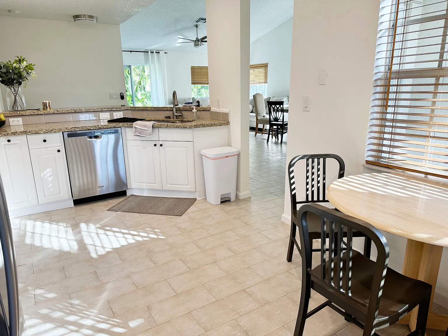 1155 E Lancewood Pl — Photo 4
