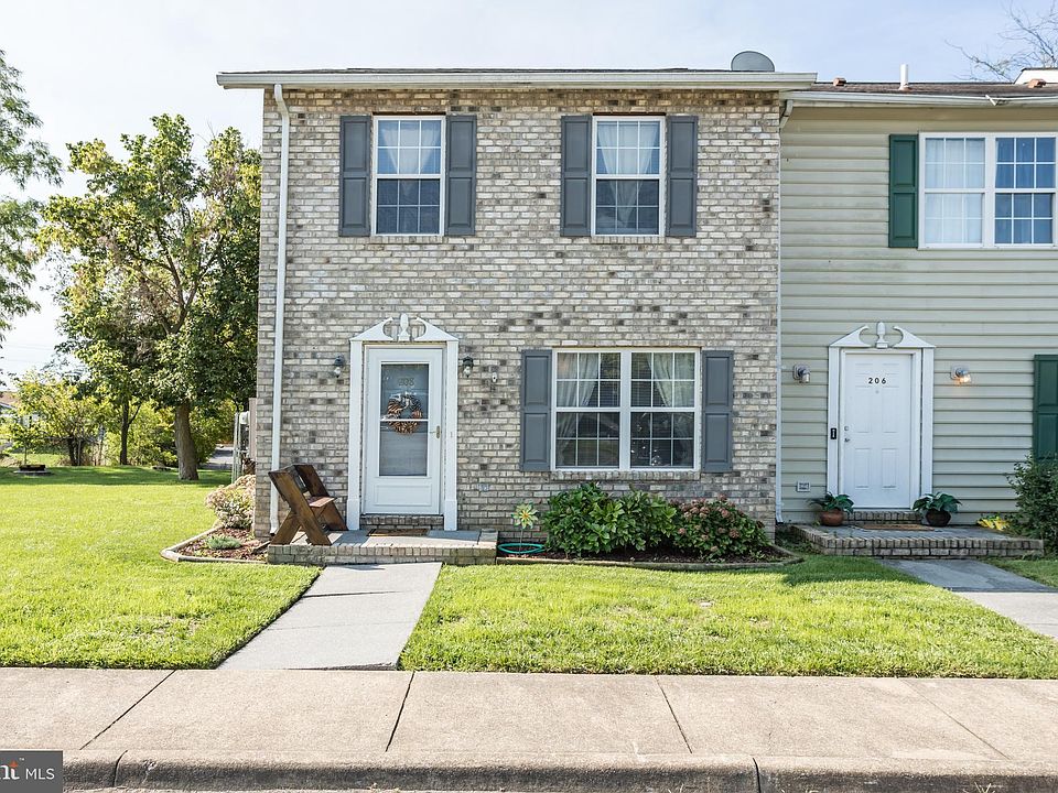 1st image of 208 Freeton Ct