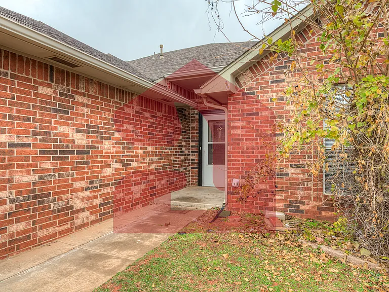 2711 Silvertree Dr — Photo 5