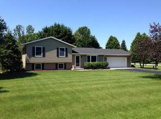 101 Johnson Ct, North Prairie, WI 53153