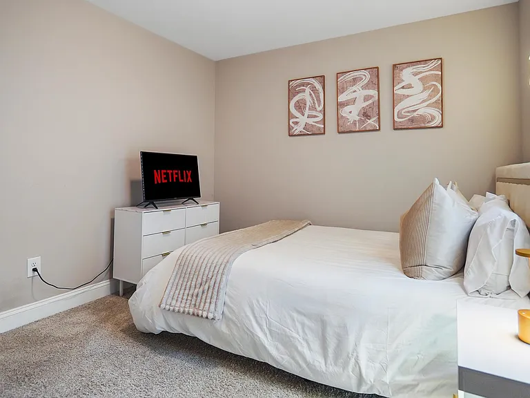 2675 Elmin St — Photo 29