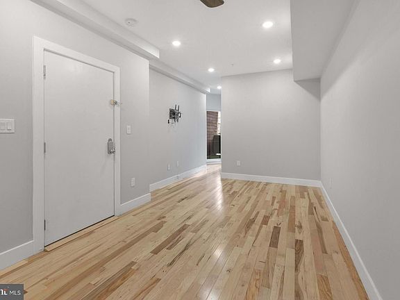4th image of 1142 Frankford Ave APT 3
