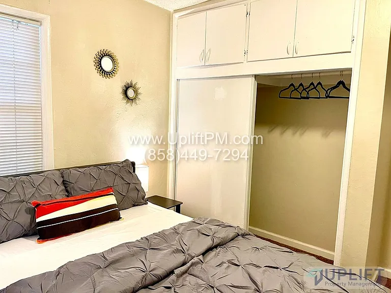 4829 Castle Ave — Photo 2