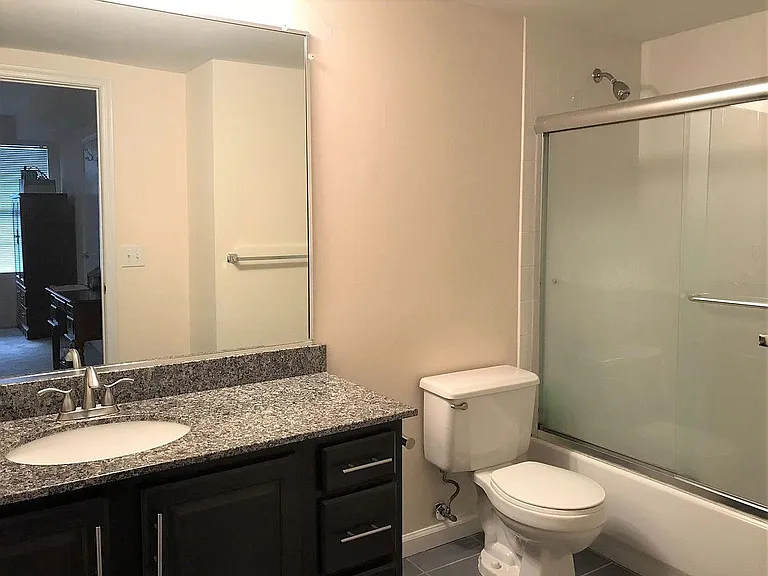 1403 Plymouth Rd — Photo 10