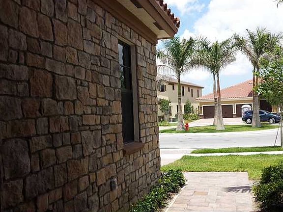4th image of 8891 Lakeview Pl